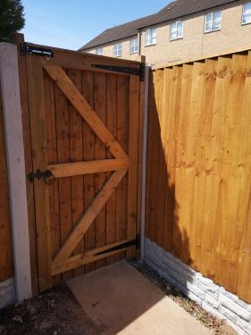 Click Here To Enlarge This Photo Of Domestic Fencing Nottingham
